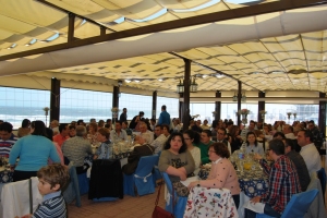 Imagen de algunos de los asistentes al almuerzo.