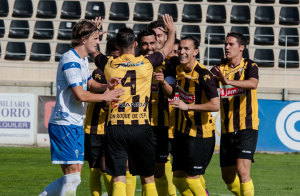 Los jugadores sanroquistas esperan ganar al UCAM Murcia y sellar la permanencia. / Foto: J. Losa.