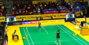 Un momento del partido entre Carolina Marín y la estadounidense Iris Wang. / Foto: www.badminton.es.