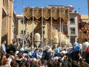 Salida de la Hermandad de la Victoria.