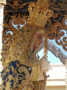 Detalles del rostro de la Virgen de la Victoria.