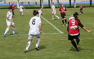 Imagen en la que se aprecia la legalidad del gol anulado al equipo onubense. / Foto:  www.recre.org.