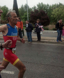 El veterano Julio Fernández, en pleno esfuerzo.