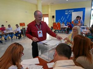 Rafael Gavilán depositaba su voto en la FOE.