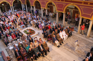 Numeroso público acudió a la apertura de la exposición.