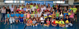 Los distinguidos en la clausura de las Escuelas Deportivas de Ayamonte. / Foto: J. L. Rúa.