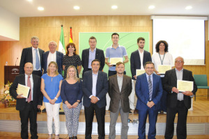 Foto de familia de los premiados.