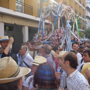 Los onubenses despiden a la Hermandad de Huelva.