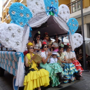 Cantes, tambor y panderetas para alegrar el camino.