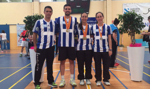 Componentes del Recre IES La Orden con sus medallas.