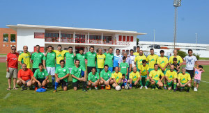 Los dos equipos que participaron en el Memorial antes de comenzar el choque.