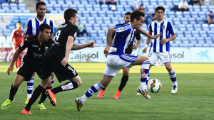 Manu Molina, una de las novedades en el once del Recre, con el balón. / Foto: Josele Ruiz.