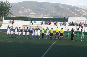 Los dos equipos antes de comenzar el encuentro en Jaén. / Foto: www.sportingclubhuelva.com.