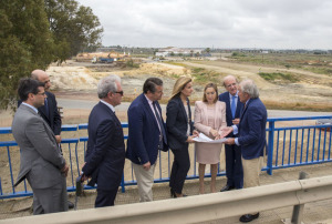 Las ministras de Fomento y la de Empleo durante su presencia en Huelva.