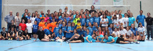 Participantes en la gran fiesta de clausura de la temporada del voleibol en San Bartolomé.