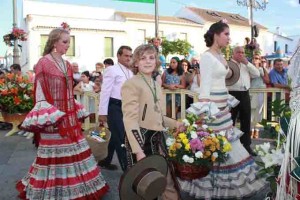 Flores y alimentos fueron presentados a San Isidro.