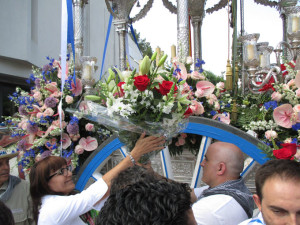 Ofrenda floral en la Delegación del Gobierno.