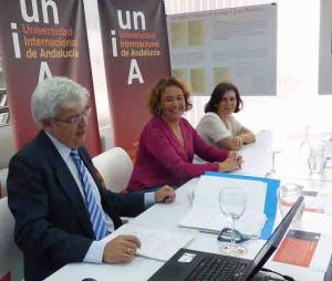 El profesor Rebollo durante la conferencia.