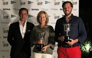 Pareja ganadora del XXI Torneo de Golf de El Corte Inglés, cuya final se disputó en El Rompido.