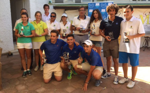 Los ganadores de los diversos trofeos en el XXXIV Campeonato de Huelva de Golf.