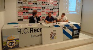 Un momento de la presentación a los medios de la campaña de abonados del Recre. / Foto: @Albiazules.