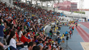 El público asistente siguió expectante el Meeting. / Foto: Josele Ruiz.