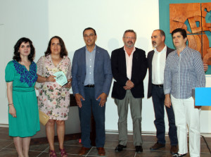 Miembros de la Asociación de la Prensa con los ganadores y el presidente de la Diputación.