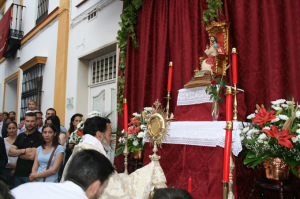 Altar en Moguer con motivo de la festividad del Corpus.