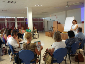 Una de las sesiones de la escuela para pacientes.