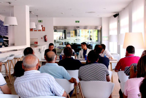 Numeroso público asistente al acto en el Hotel AMA.