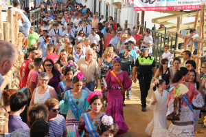 Extraordinario ambiente en la calle Pozonuevo. / Foto: Juan Antonio Ruiz.