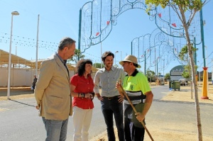 Elena Tovar, Manuel Gómez y Enrique Gaviño han visitado esta mañana el recinto de las Fiestas Colombinas. 