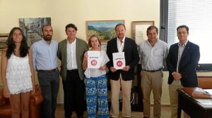 El presidente de la FOE, José Luis García-Palacios Álvarez, recibe a representantes de la 'Brigada tuitera'.