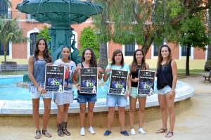 Jugadoras del primer equipo en la Casa Colón. /Foto: Sisco F. Folch.