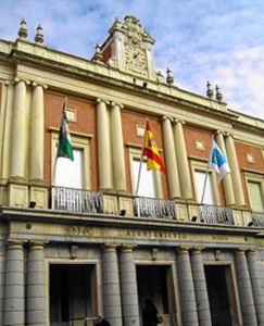 Fachada del Ayuntamiento de Huelva.