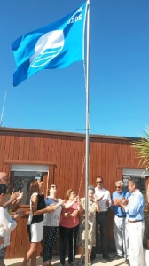 En la mañana de este miércoles se ha procedido al izado de las banderas azules en las dársenas deportivas tanto de El Terrón como de Isla Cristina.