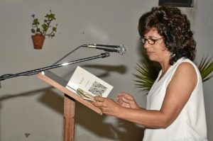 La autora Aurora Cañada durante la presentación de la obra.