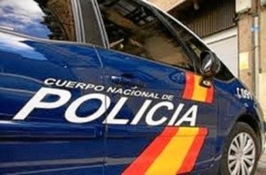 Detenida una persona mientras intentaba robar en el interior de un vehículo.