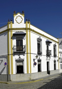 Trigueros. Fachada del casino. / Foto de Azoteas