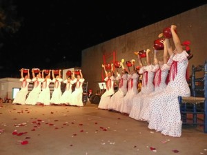 Como anticipo a esta mágica noche, la entidad organizadora ha promovido en los últimos días distintas actividades como la clausura de la escuela de baile