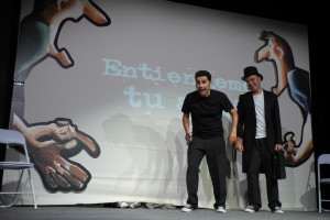 Representación de la obra de teatro 'Entiéndeme tú a mi'.