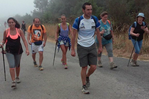 Los vecinos de San Juan, durante el camino.