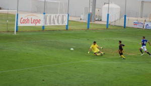 Momento del primer gol del cuadro lepero, obra de Manu Ramírez. / Foto: @SanRoqueLepe.