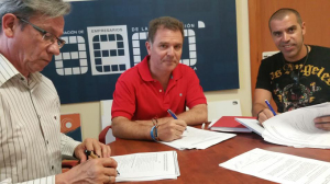 Momento de la firma del nuevo convenio de la construcción.