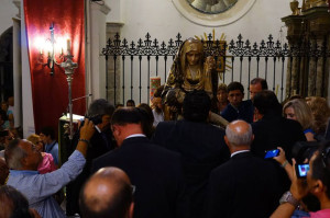 La Virgen procesiona el 8 de septiembre por la localidad.