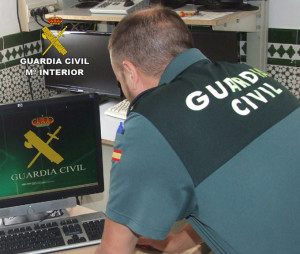 La Guardia Civil ha conseguido recuperar el bolso robado.