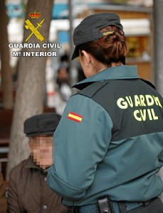 La Guardia Civil ha detenido a tres personas, dos en Rociana del Condado y otra en Bonares.