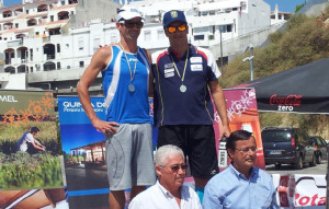 Rubén Gutiérrez, en el podio de su categoría en Albufeira, junto a Ricardo Correia, segundo.