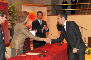 Fran Mora recibió la Medalla de Honor de manos de la Reina Sofía en el XXIX Premio BMW de Pintura.