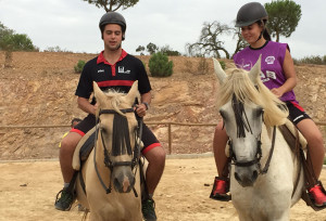 Paseo a caballo, una de las actividades de los participantes en el campus en Andévalo Aventura.